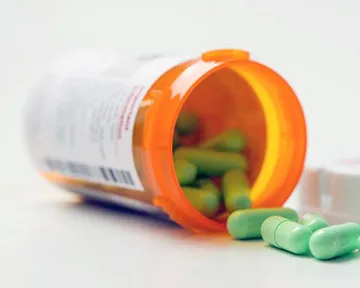 Канабіноїди, включаючи CBD, можуть взаємодіяти з рецептурними лікарськими засобами