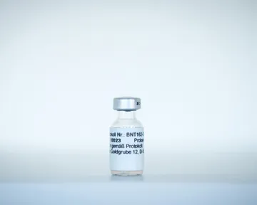 EMA начинает циклический обзор второй вакцины против COVID-19