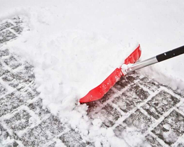 Прибирання снігу може призвести до серцевого нападу?